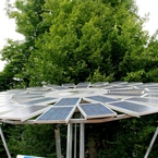Zegar słoneczny zbudowany z solarów