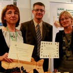 dyrektor Agencji Rynku Rolnego we Wrocławiu - sponsor karpia do degustacji - na stoisku Doliny Baryczy