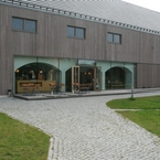 Muzeum gospodarki rybackiej pt. Dom Tysiąca Stawów z zewnątrz Muzeum gospodarki rybackiej pt. Dom Tysiąca Stawów z zewnątrz