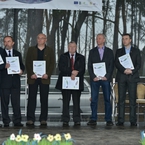 Wspólne zdjęcie włodarzy z podzękowaniami